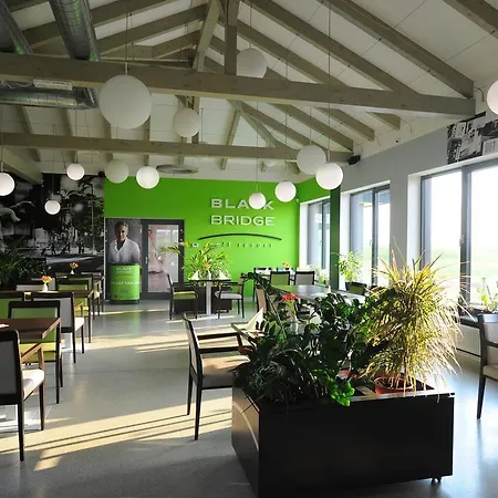 Ξενοδοχείο με διαμερίσματα Black Bridge 4*