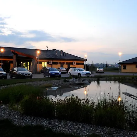 Ξενοδοχείο με διαμερίσματα Black Bridge